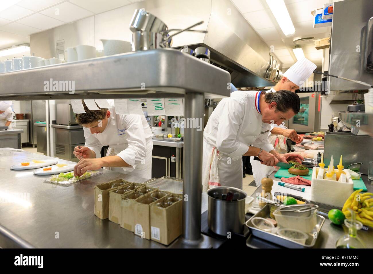 France, Var, Le Castellet, Hotel du Castellet, the kitchens of the gourmet restaurant, chef Christian Bacquie and his brigade Stock Photo