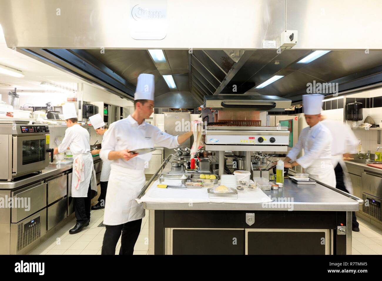 France, Var, Le Castellet, Hotel du Castellet, the kitchens of the gourmet restaurant, chef Christian Bacquie and his brigade Stock Photo
