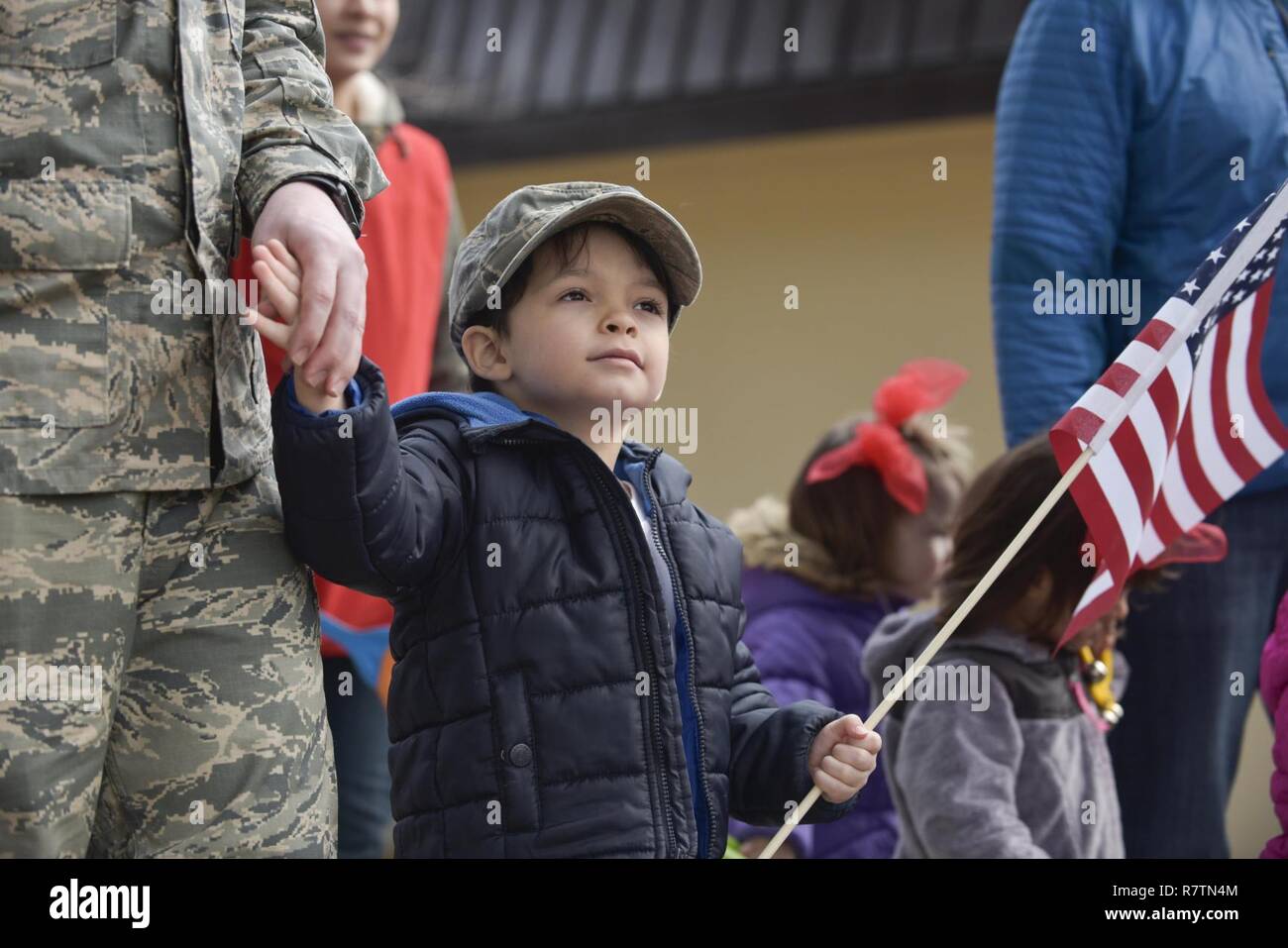 Юный генерал шойгу. Дети сергея шойгу министра обороны. Вооруженные силы и дети. Военный лагерь для мальчиков. Вс рф для детей.