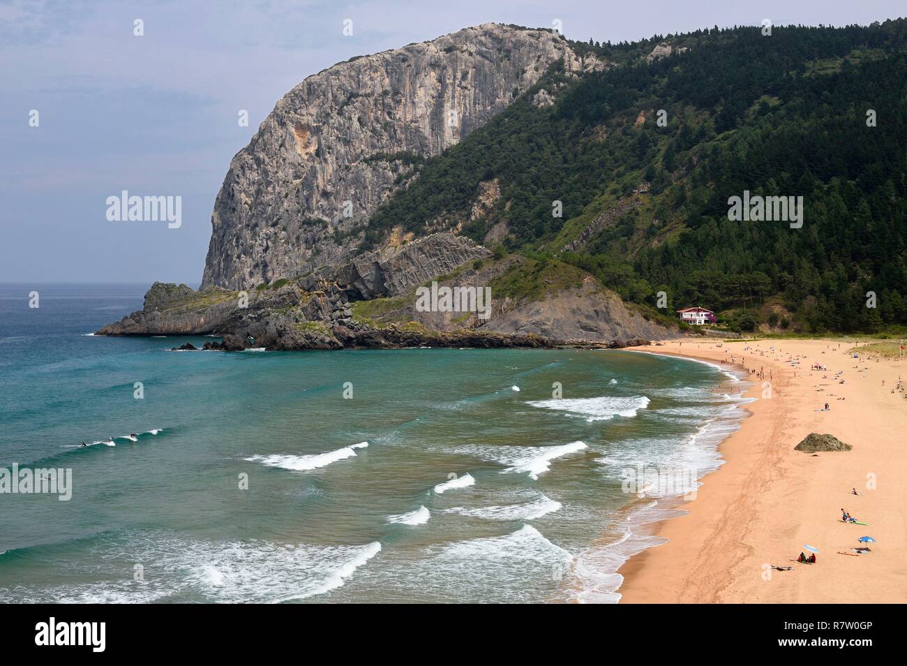 Spain, Basque Country, Vizcaya Province, Gernika-Lumo region, Urdaibai estuary Biosphere Reserve, Ibarrangelu, Laga beach and the cape of Ogono (279 m) in the background Stock Photo