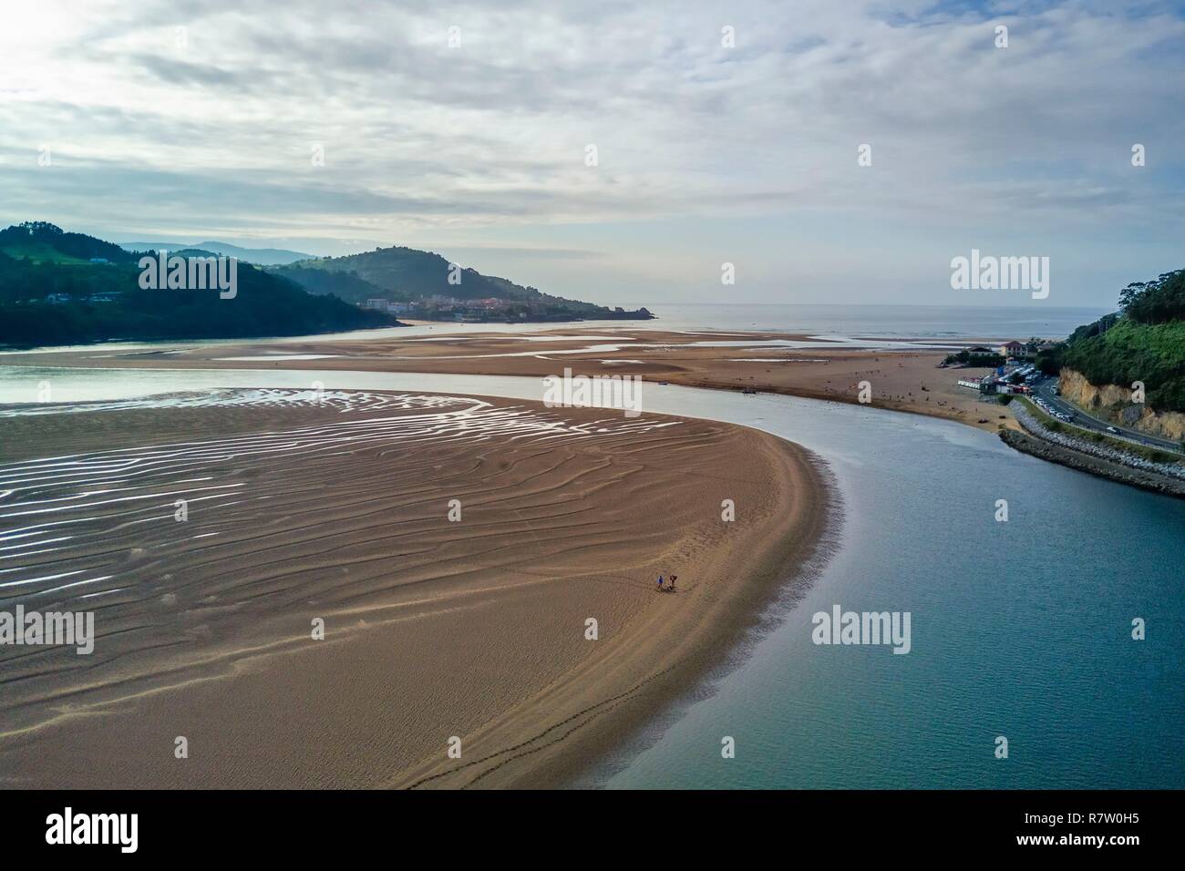 Spain, Basque Country, Biscay Province, Gernika-Lumo region, Urdaibai estuary Biosphere Reserve, estuary of the Oka River at low tide in front of Mundaka, the beach of Laida (aerial view) Stock Photo