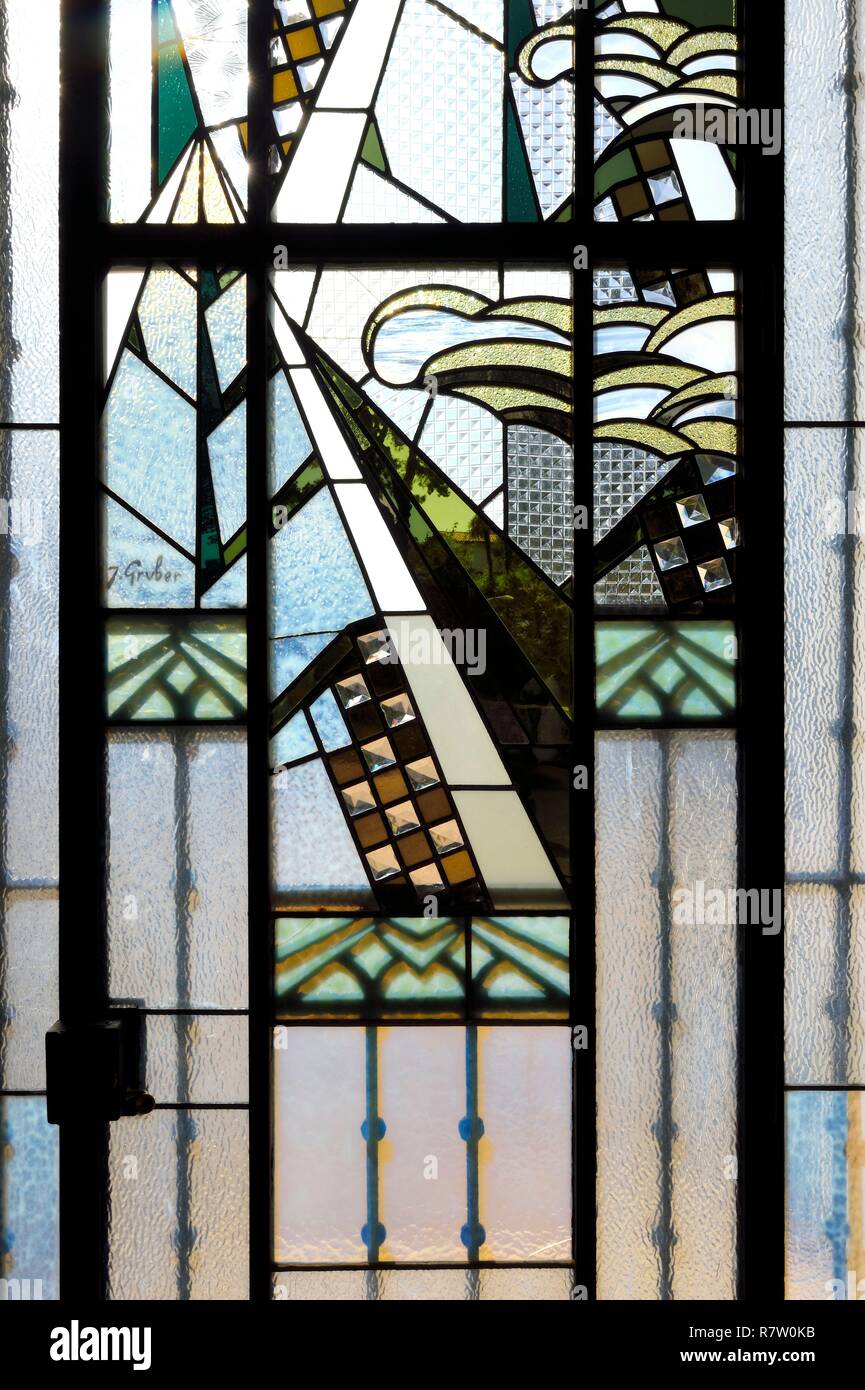 Art Deco Stained Glass Window Hi Res Stock Photography And Images Alamy