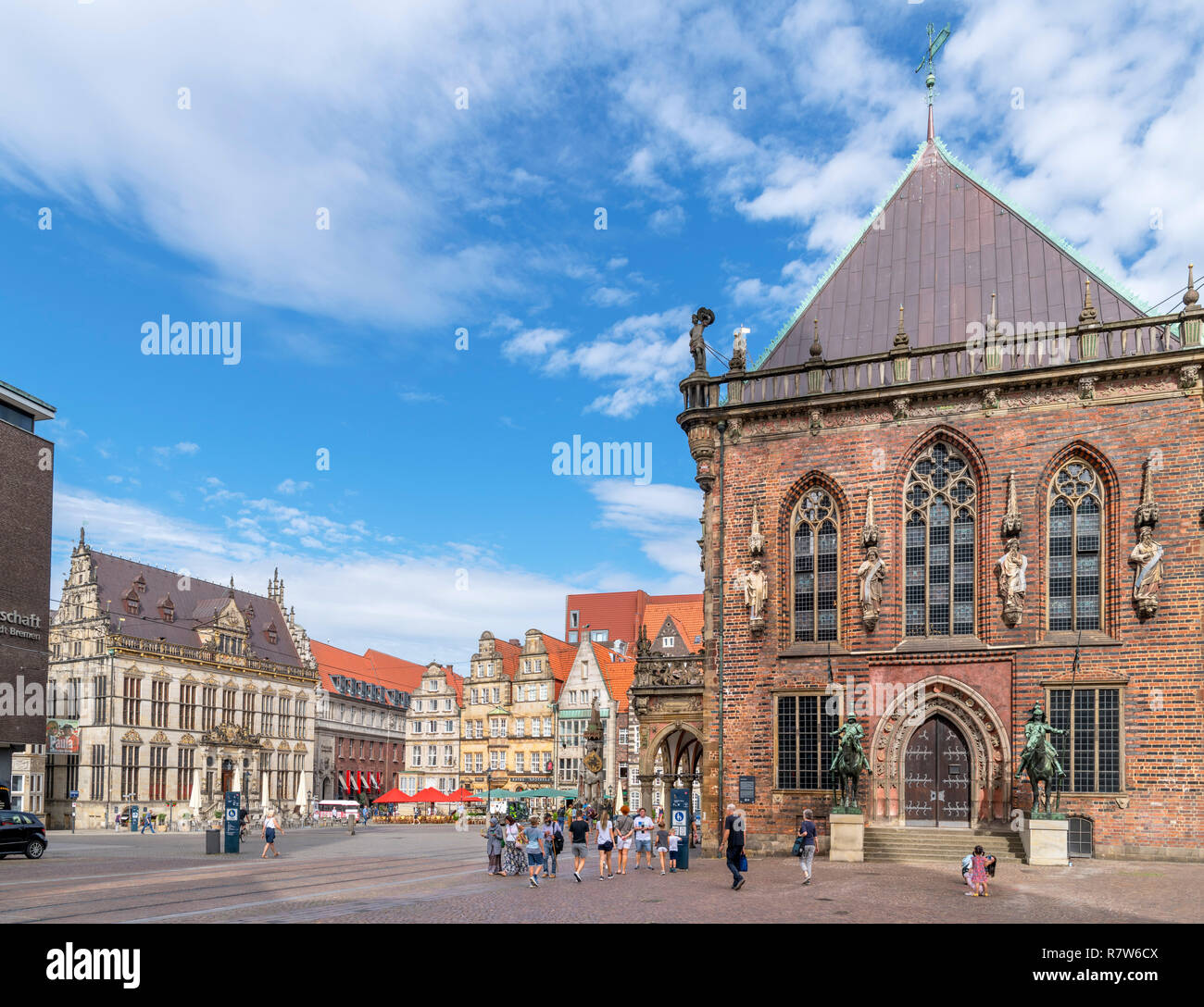 The Marktplatz with the Town Hall (Rathaus) to the right, Bremen, Germany Stock Photo