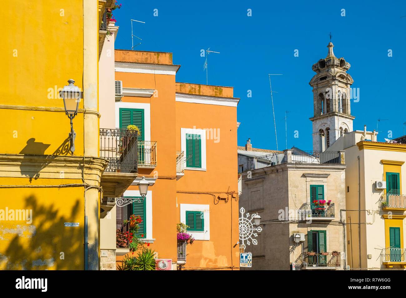 Italy, Apulia, Bari, Old Town or Bari Vecchia, Piazza Federico II di Svevia  Stock Photo - Alamy