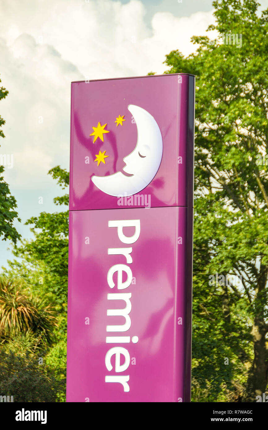 BATH ROAD, LONDON HEATHROW AIRPORT JUNE 2018 Large sign outside the