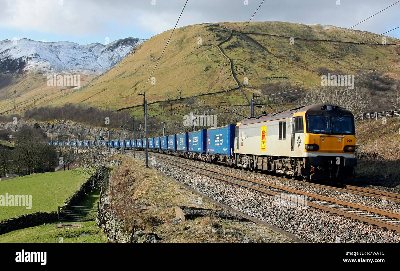 92009 heads past Dillicar with the Tesco Express in the Lune Gorge. Stock Photo
