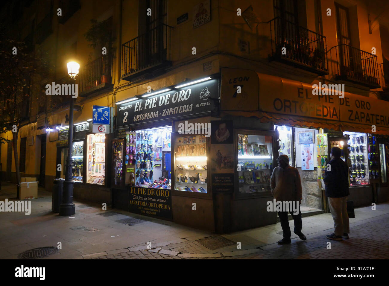 Shoe store, Old district, Madrid, Spain Stock Photo Alamy