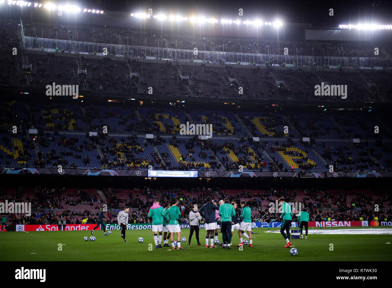 Camp Nou Barcelona Spain 11th Dec 2018 Uefa Champions League Football Barcelona Versus Tottenham Hotspur Tottenham Team During The Warm Up Credit Action Plus Sports Alamy Live News Stock Photo Alamy
