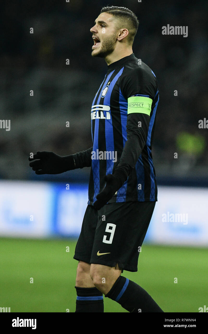 Milan, Italy. 11th December, 2018. Forward Mauro Icardi (Inter) gestures during the UEFA Champions League football match, Inter Milan vs PSV Eindhoven at San Siro Meazza Stadium in Milan, Italy on 11 December 2018 Credit: Piero Cruciatti/Alamy Live News Stock Photo