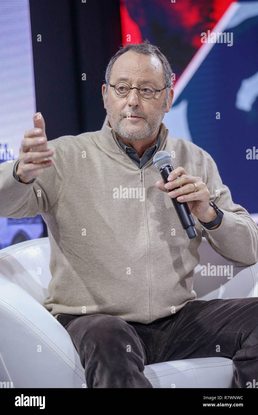 Krakow, Poland. 11th Dec, 2018. Actor Jean Reno seen during a meeting with fans and students.Jean Reno visited Poland following the invitation of the Polish National Foundation. In Krakow, he met with fans, visited the old town and got to know Traditional Polish Christmas dishes. Credit: Damian Klamka/SOPA Images/ZUMA Wire/Alamy Live News Stock Photo