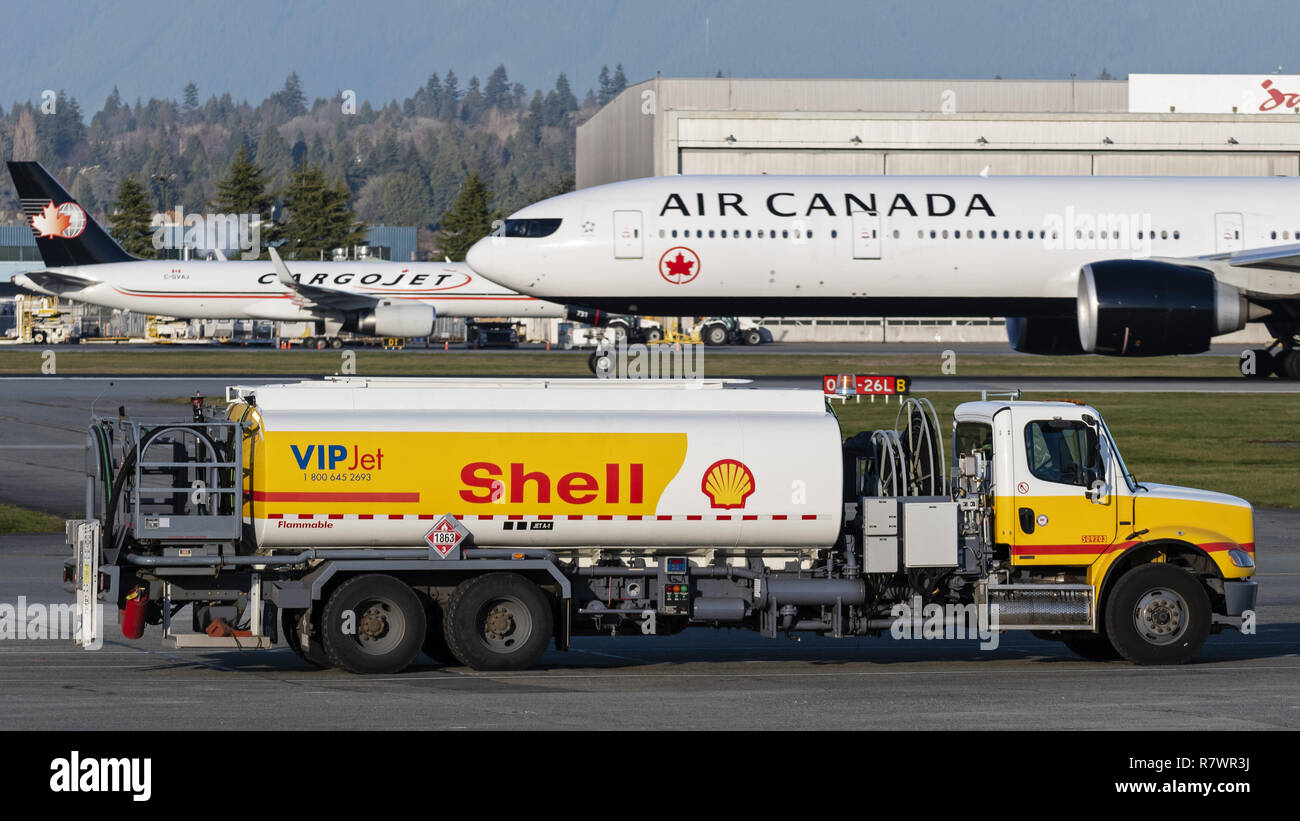 Aviation Fuel Truck High Resolution Stock Photography and Images Alamy