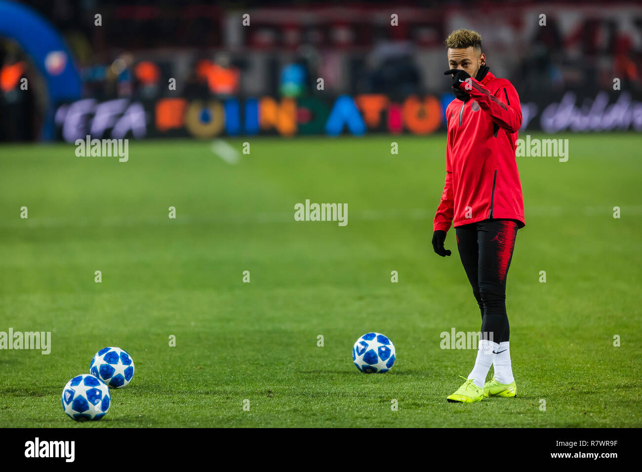 Rajko Mitic Stadium, Belgrade, Serbia. 11th Dec, 2018. Neymar of Paris Saint-Germain warms up Credit: Nikola Krstic/Alamy Live News Stock Photo