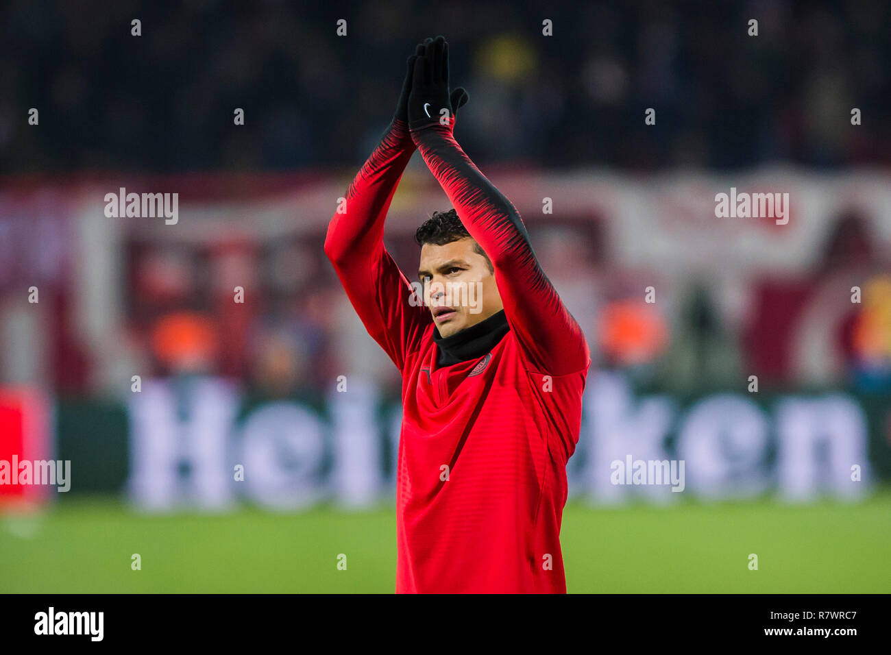 Rajko Mitic Stadium, Belgrade, Serbia. 11th Dec, 2018. Thiago Silva of Paris Saint-Germain applauds the fans Credit: Nikola Krstic/Alamy Live News Stock Photo