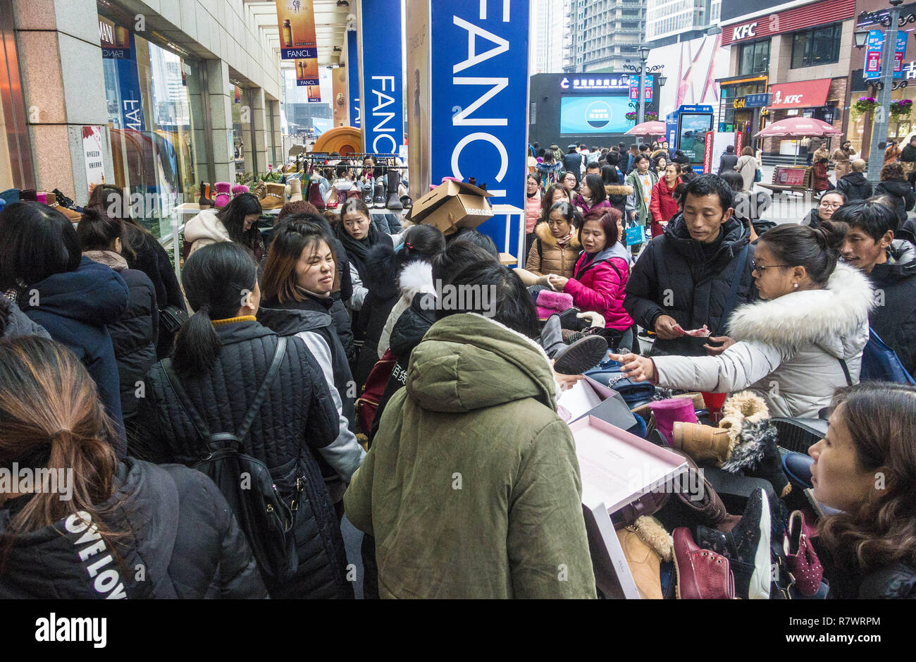 Busy shopping street chengdu hi-res stock photography and images - Alamy