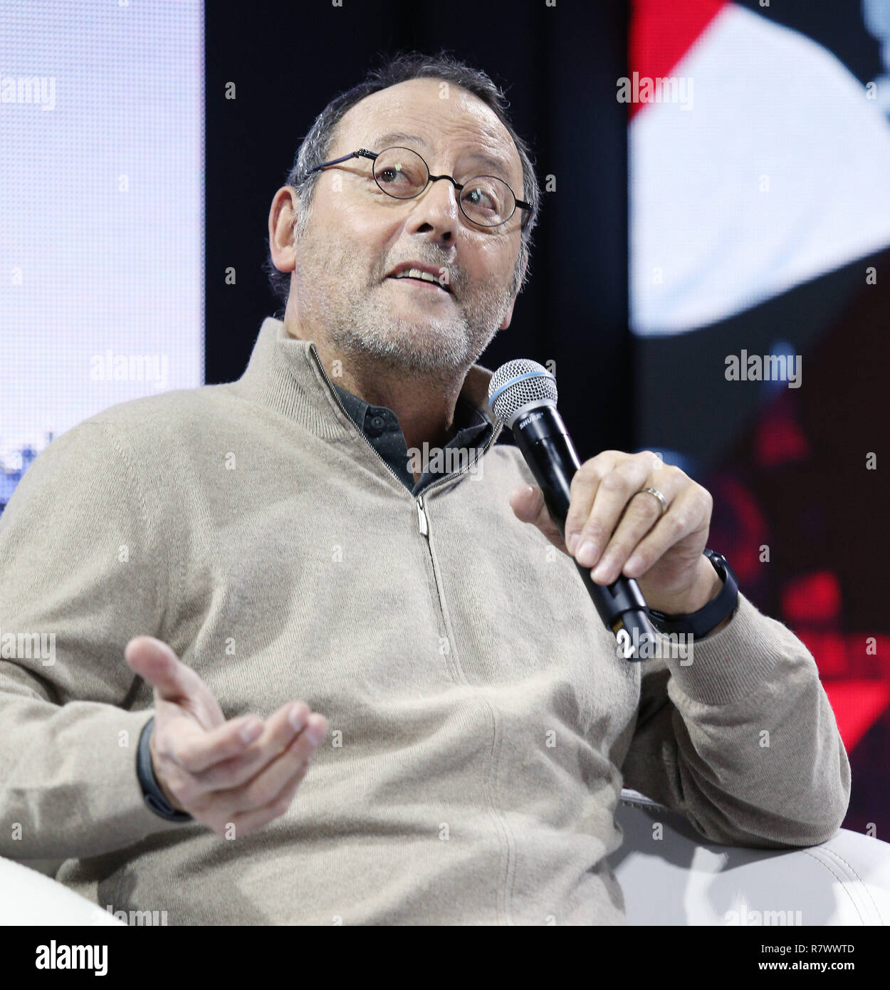 Krakow, Poland. 11th Dec, 2018. December 11, 2018 - Krakow, Poland - Actor JEAN RENO visited Krakow. He met with fans and students, visited the city and learned about Polish customs and Christmas dishes. Credit: Damian Klamka/ZUMA Wire/Alamy Live News Stock Photo