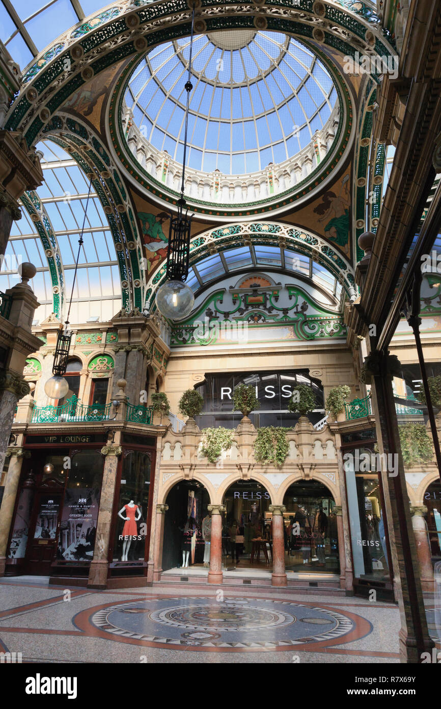 File:County Arcade, Leeds 1900.jpg - Wikimedia Commons