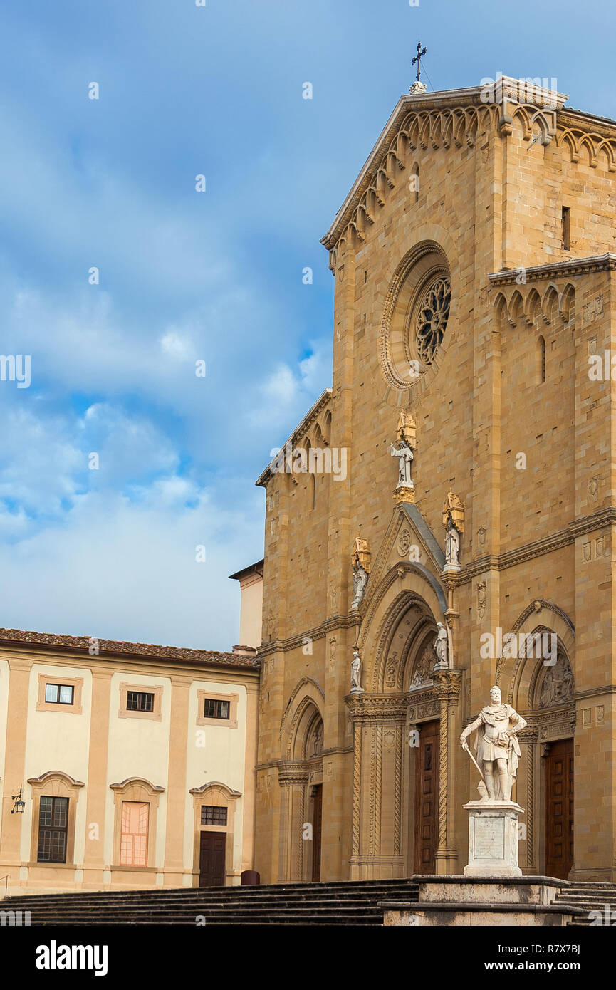 Monumento medieval hi-res stock photography and images - Alamy