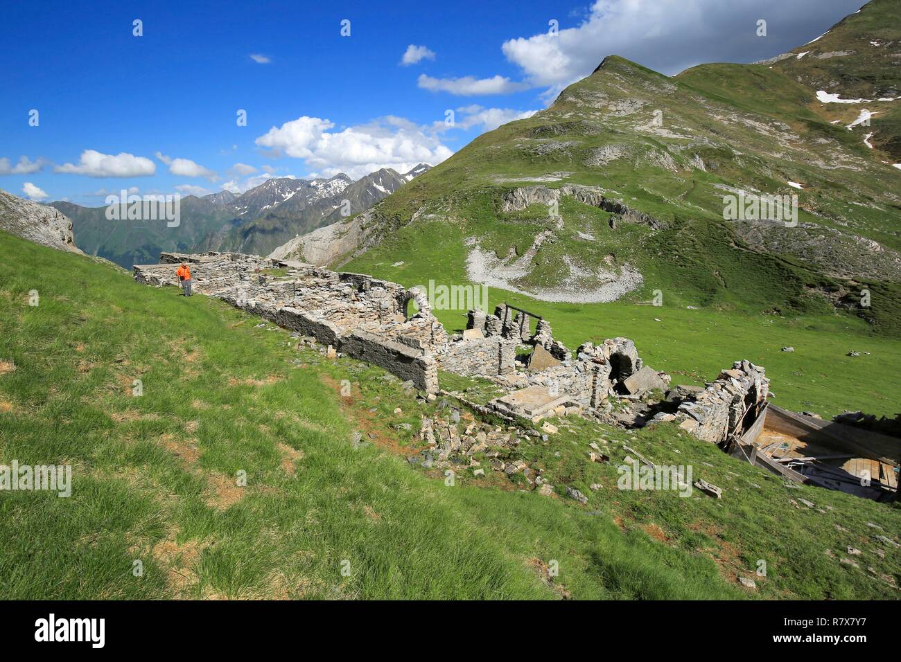 France, Ariege, Ruined building at the port of Salau (2,087 m) is a border crossing of the Pyrenees between France and Spain Stock Photo