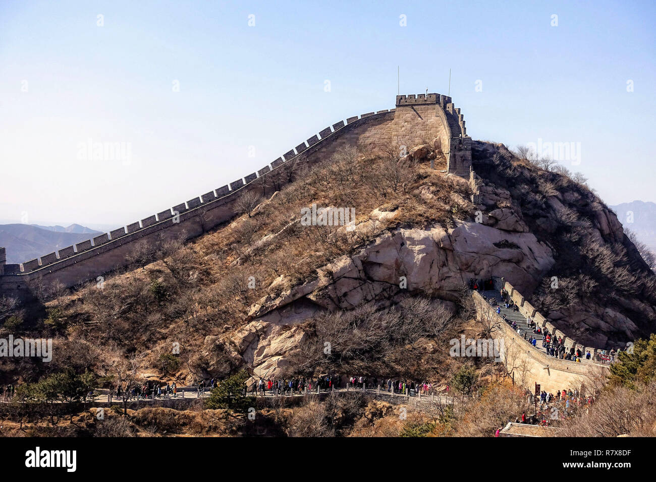 Tourists visiting the Great Wall of China near Beijing Stock Photo Alamy