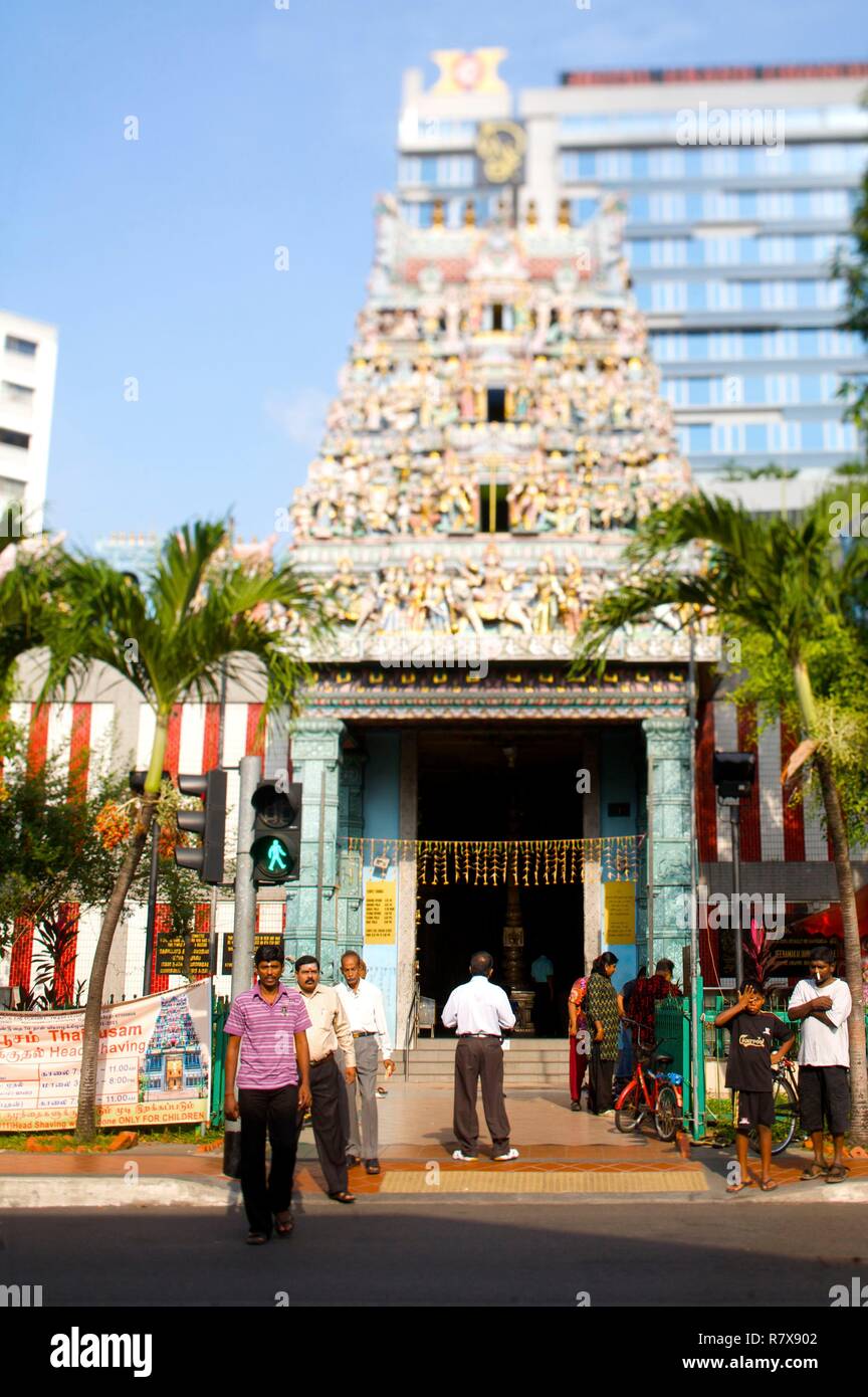 Singapore temple hindu woman hi-res stock photography and images - Alamy