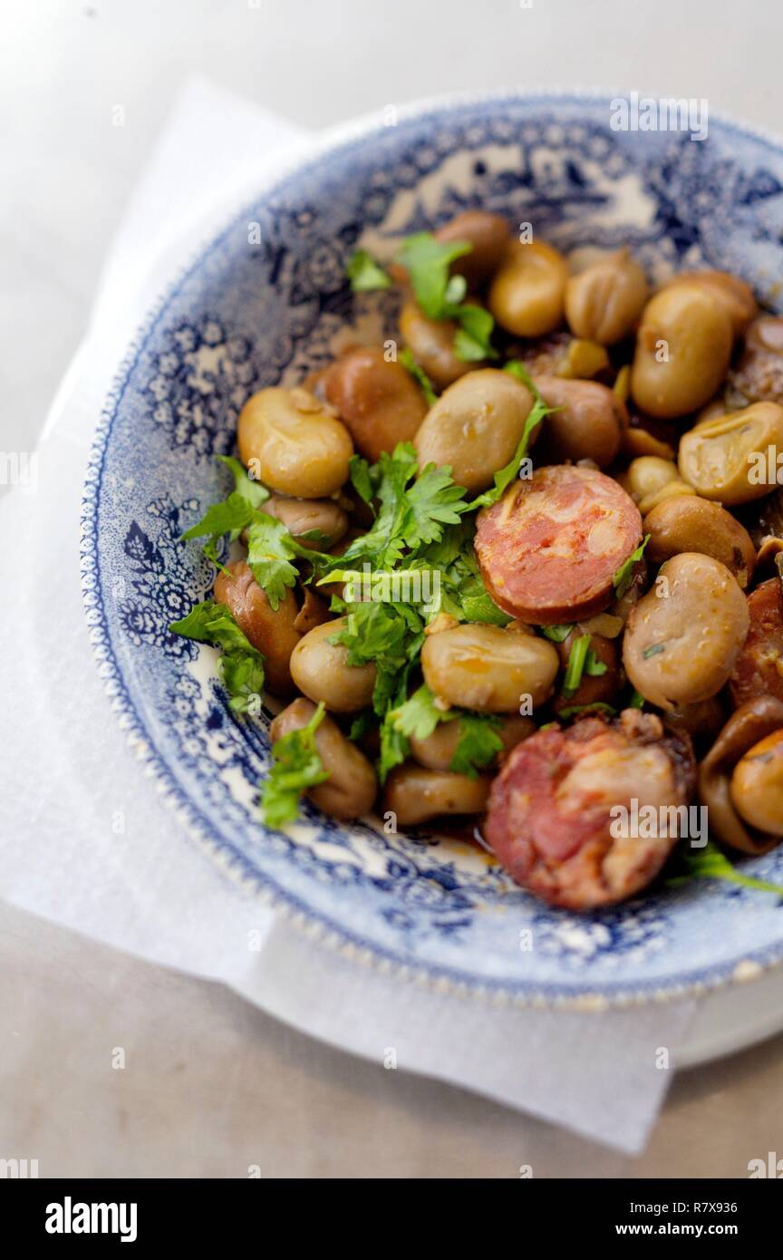 Portugal, Alentejo, beans with sausage in olive oil, restaurant O chico a mancos Stock Photo