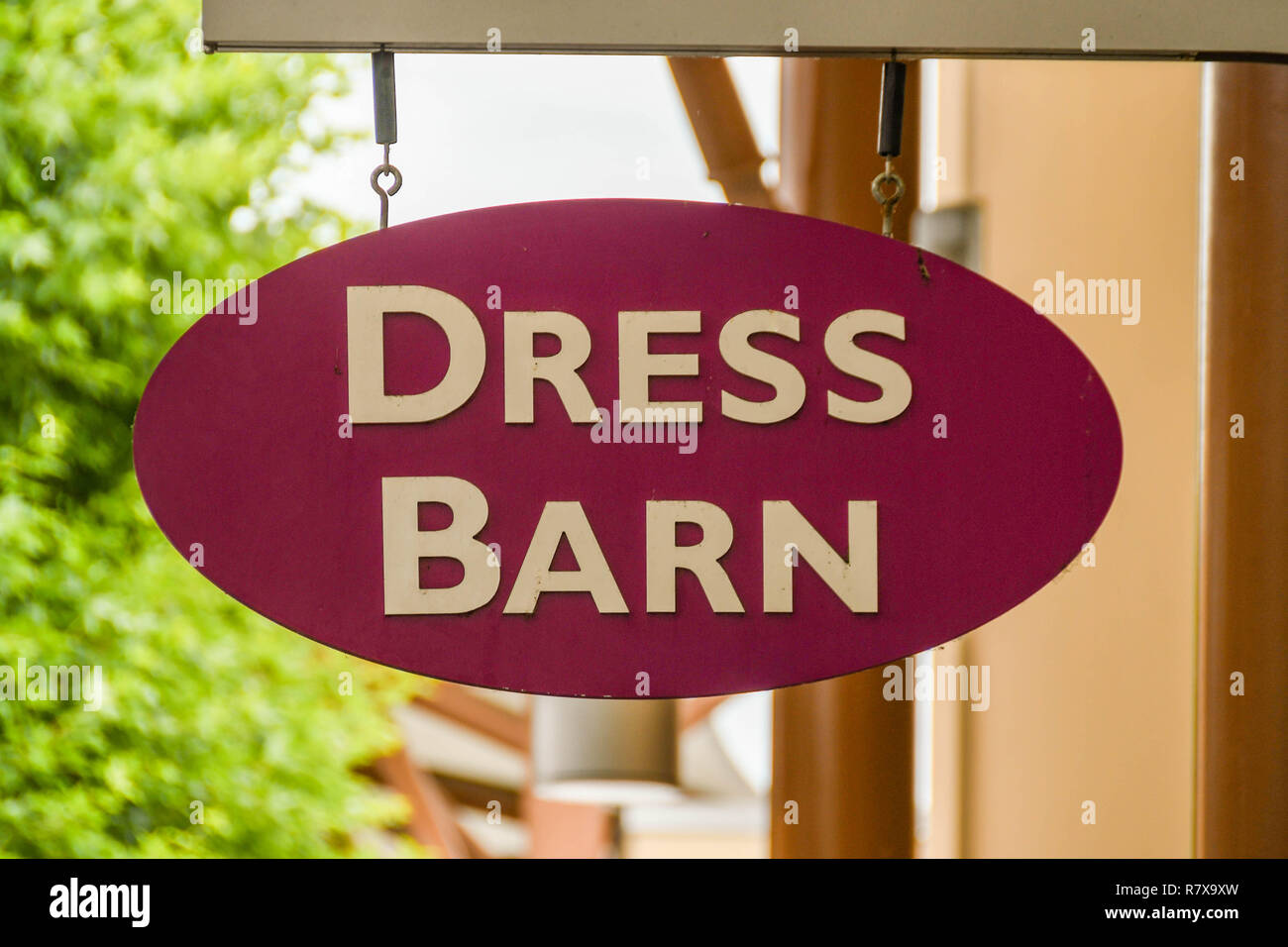 Dress outlets hi-res stock photography and images - Alamy