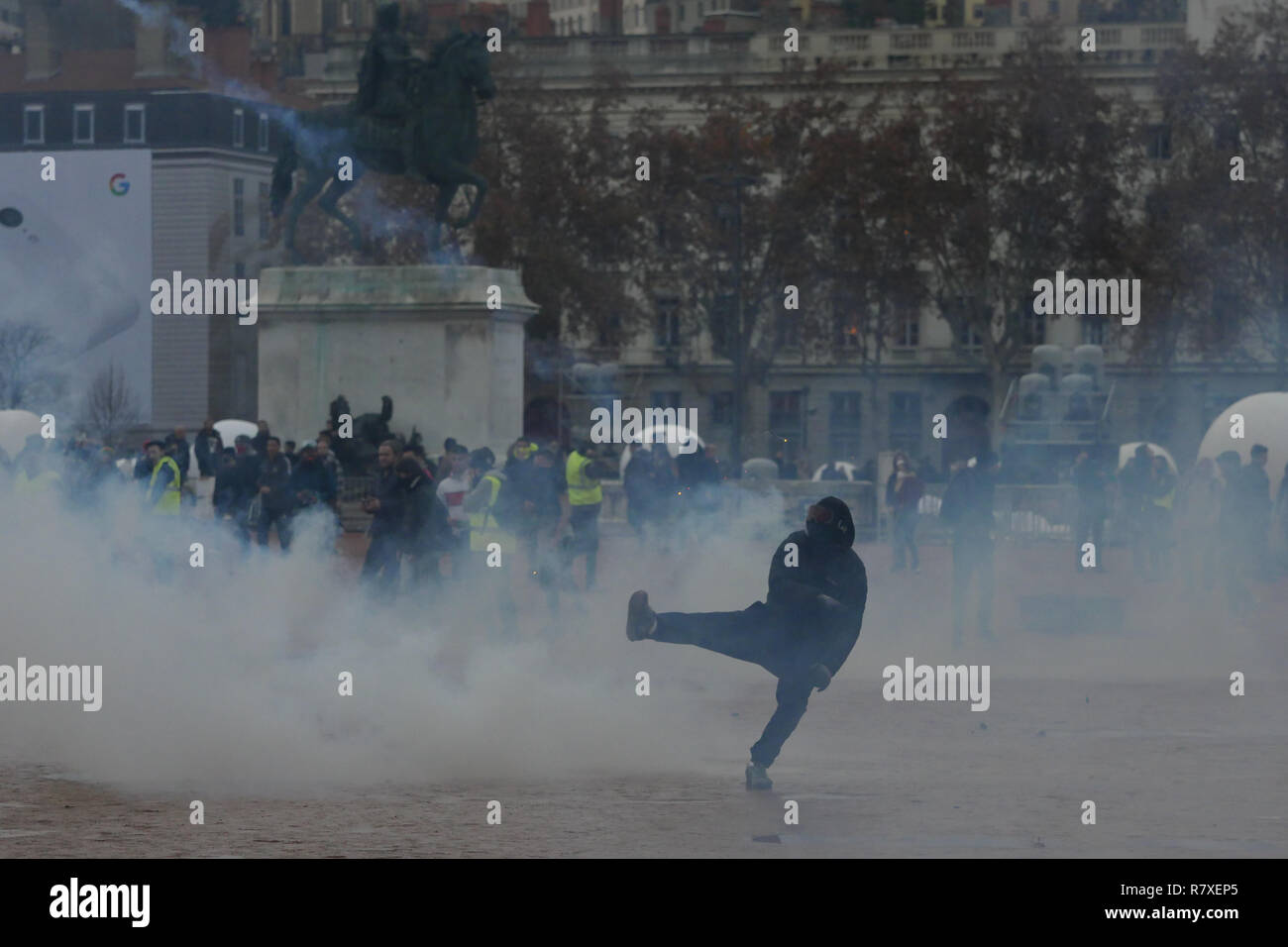 'Yellow Jackets' protesters face Riot Police forces, Lyon, France Stock Photo