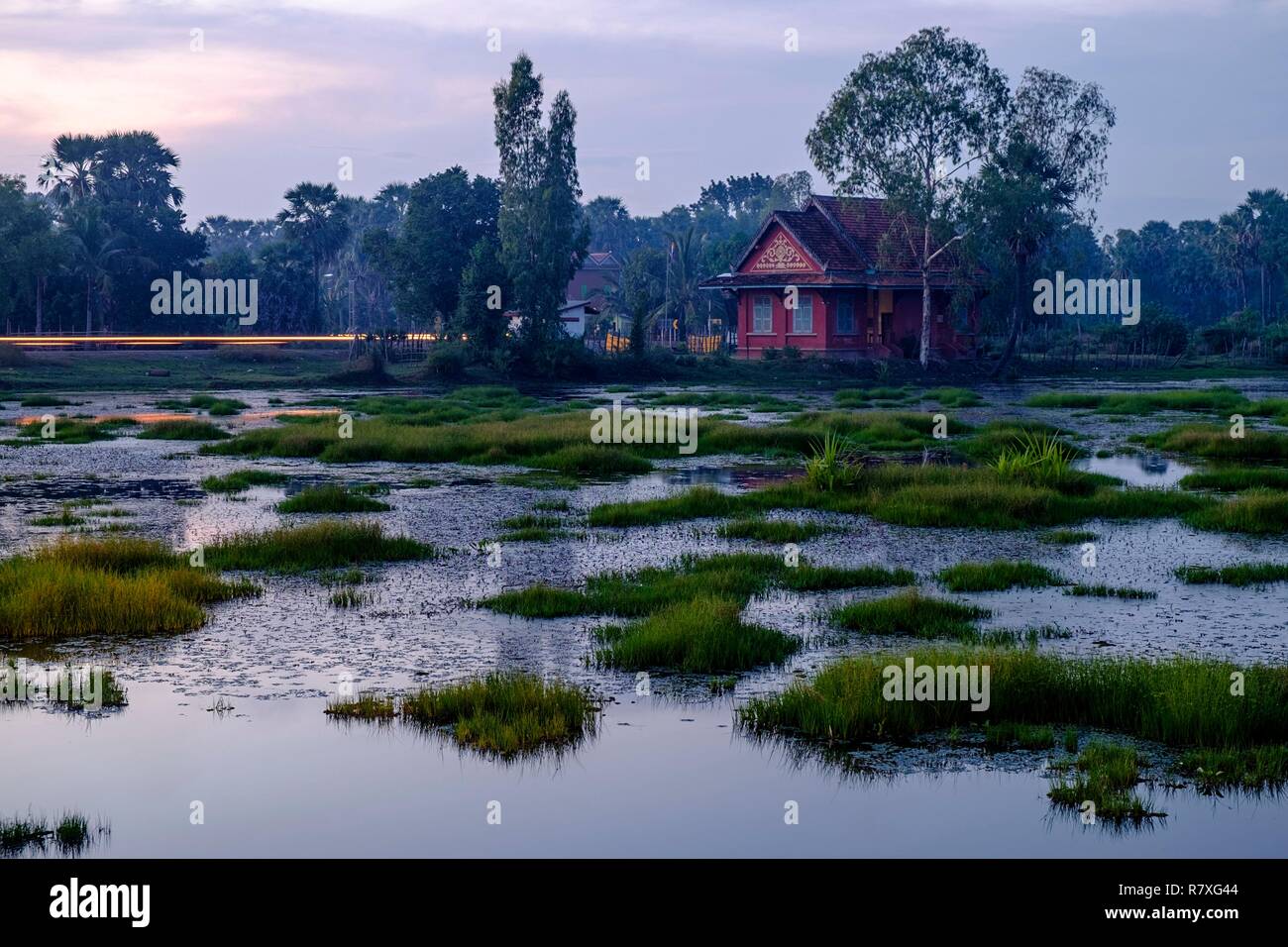 Cambodia, Kompong Thom province, Kompong Thom or Kampong Thom, traditional house in front of a pond Stock Photo