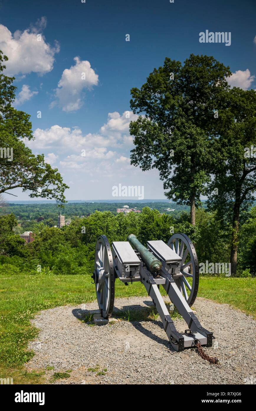 United States, New Jersey, Morristown, Morristown National Historical Park, Fort Nonsense, site of fort during the American Revolutionary War, cannon Stock Photo