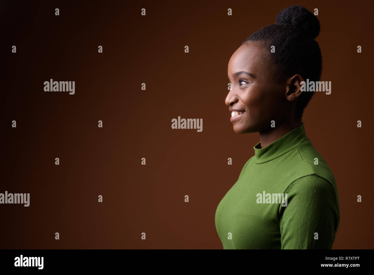 Profile face african girl hi-res stock photography and images - Alamy