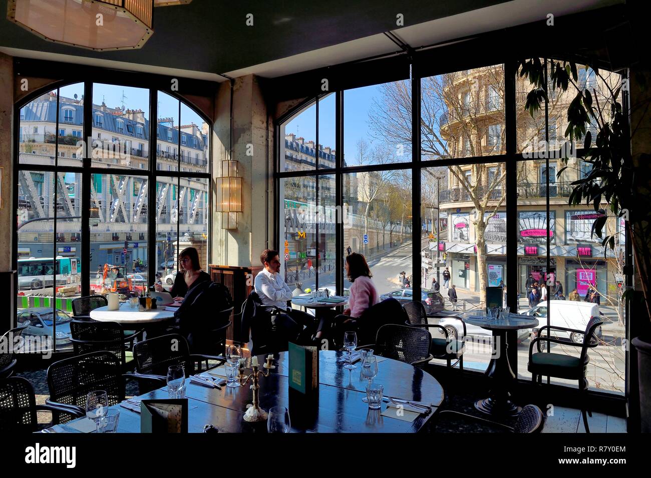 France, Paris, the Barbes district, Brasserie Barbes, the first floor overlooking the Barbes metro station Stock Photo