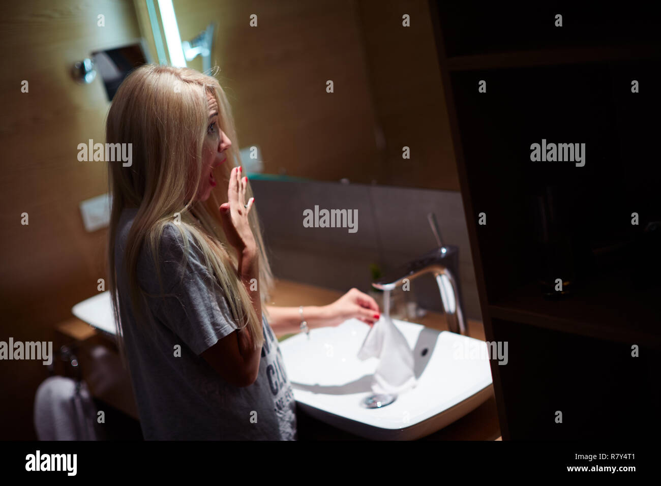 Woman screaming horror hi-res stock photography and images - Alamy