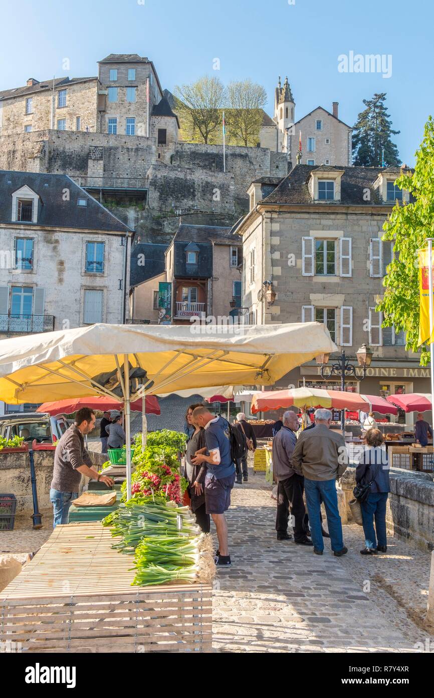 France, Dordogne, Perigord Noir, Terrasson Lavilledieu, market day on the old bridge, Vezere valley Stock Photo