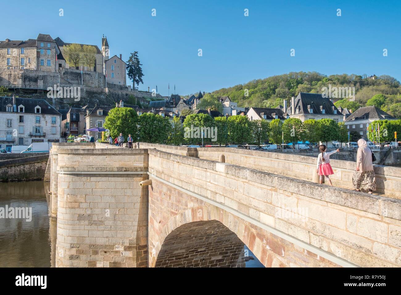 France, Dordogne, Perigord Noir, Terrasson Lavilledieu, market day on the old bridge, Vezere valley Stock Photo