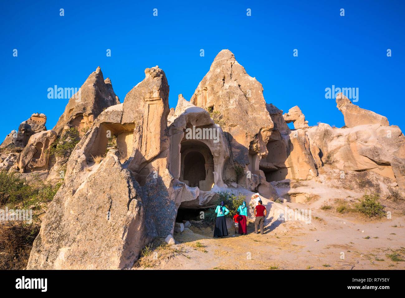 Turkey, Central Anatolia, Nev&#x15f;ehir province, Cappadocia UNESCO World Heritage Site, Göreme, a Turkish family discovers the iconic landscape of the volcanic tuff hills and remains of troglodyte dwellings in Göreme National Park Stock Photo