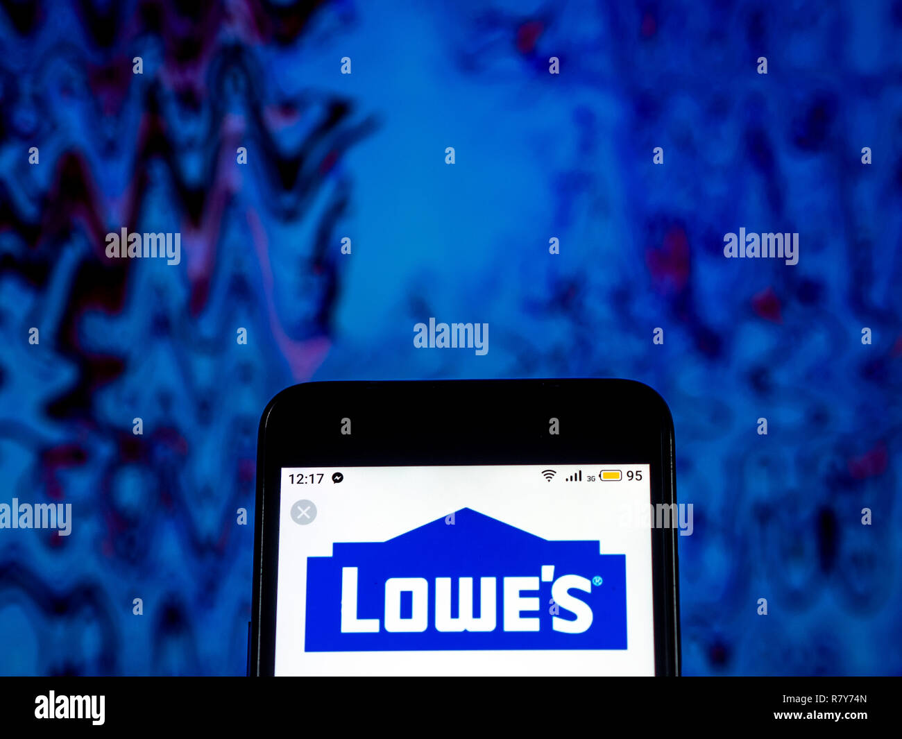Lowe's Retail company logo seen displayed on smart phone Stock Photo