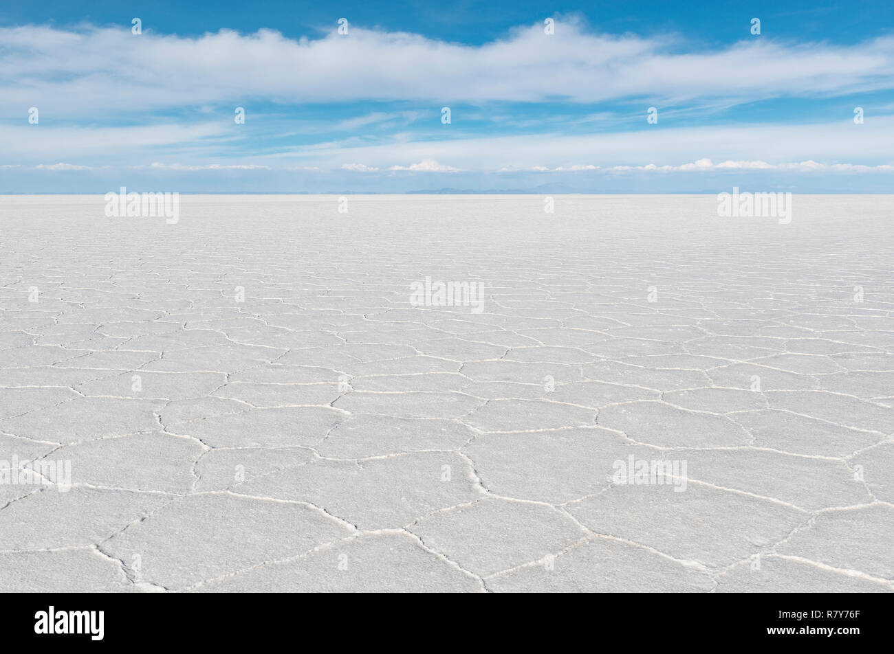 The salt flat of Uyuni (Salar de Uyuni) in the altiplano of Bolivia near the mining town of Uyuni. Stock Photo