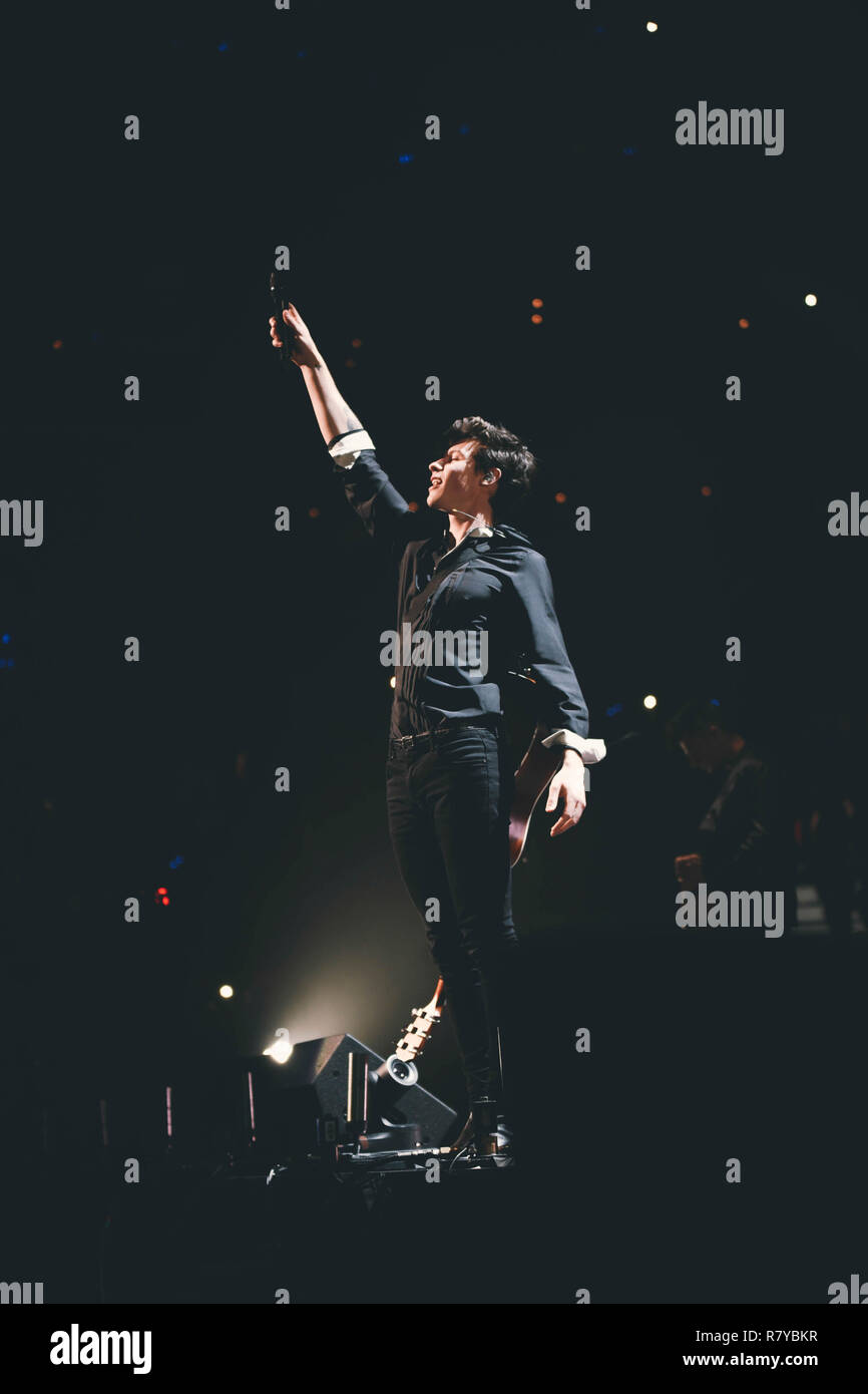 Shawn mendes musician hires stock photography and images Alamy