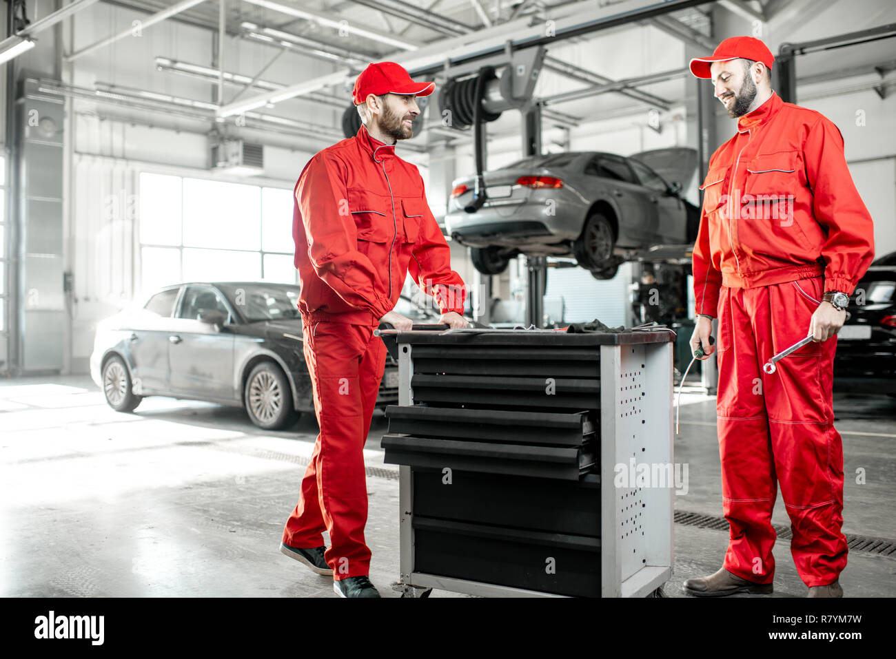 Professional mechanical tools for auto service and car repair. Workshop  equipment Stock Photo - Alamy