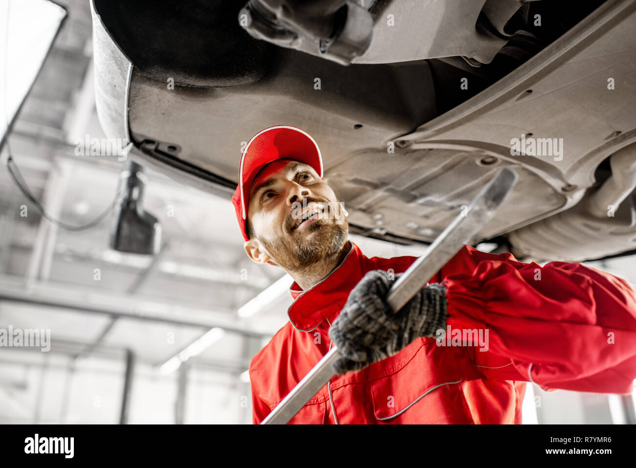 Car hoist hires stock photography and images Alamy