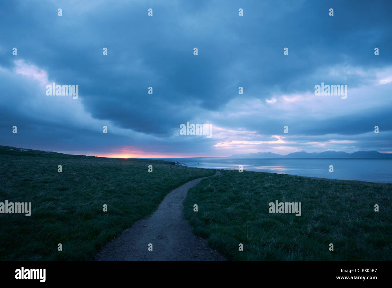 Empty footpath hi-res stock photography and images - Alamy