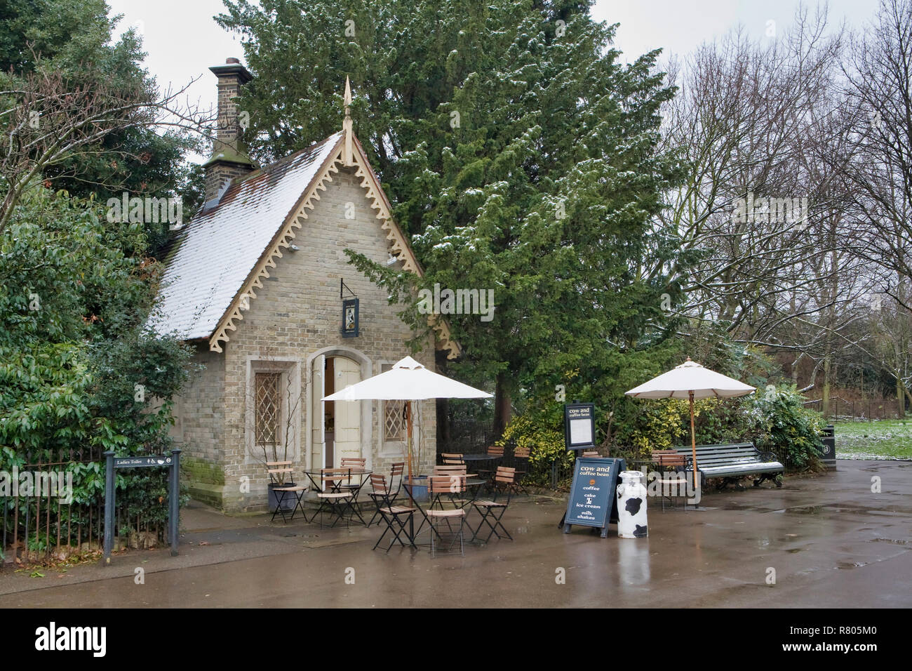 Cafe in Regent's Park, London Stock Photo Alamy