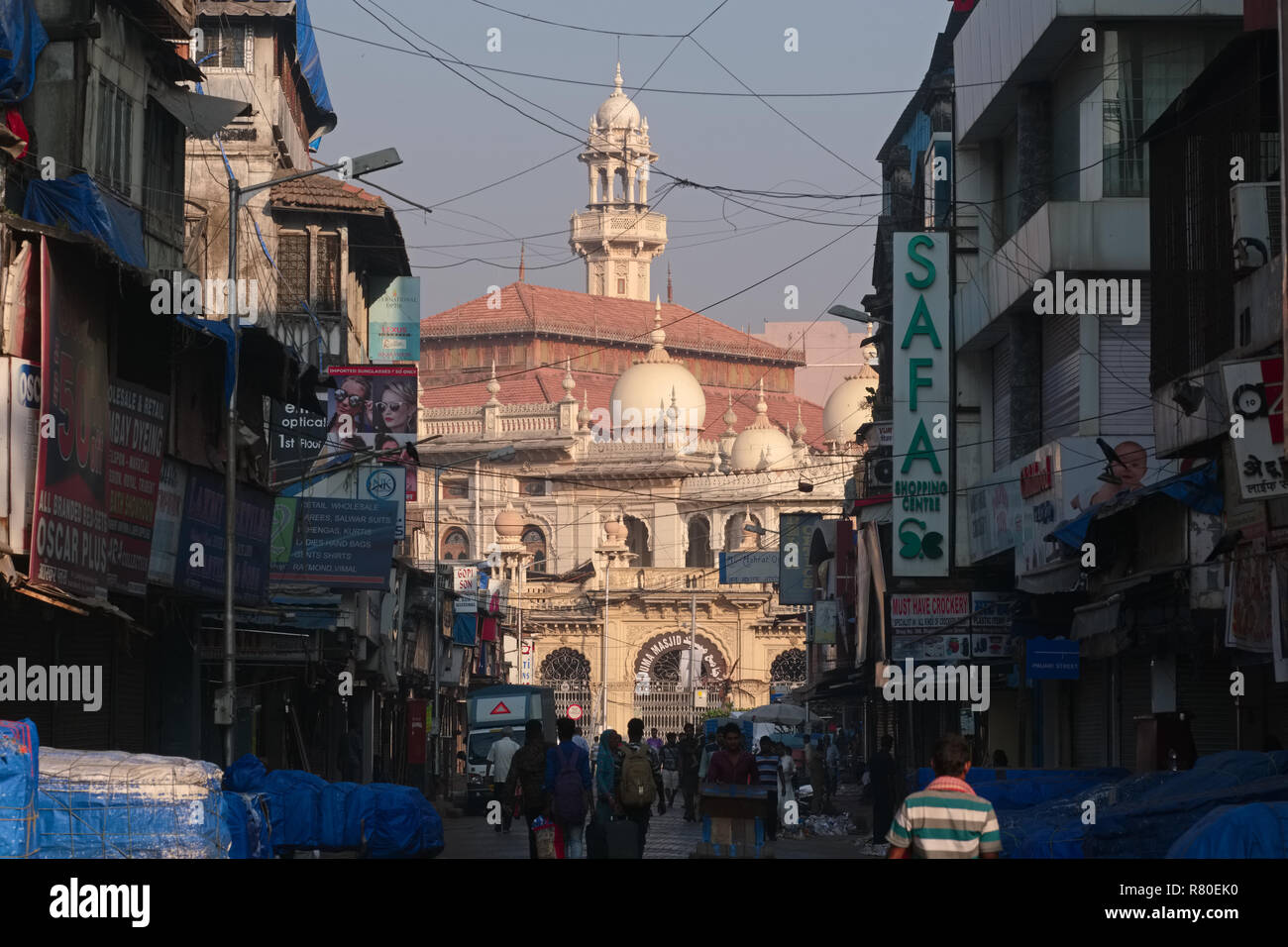 The Jama Masjid or Jama Mosque in the commercial Zaveri Bazar / Crawford Market area in Mumbai, India Stock Photo