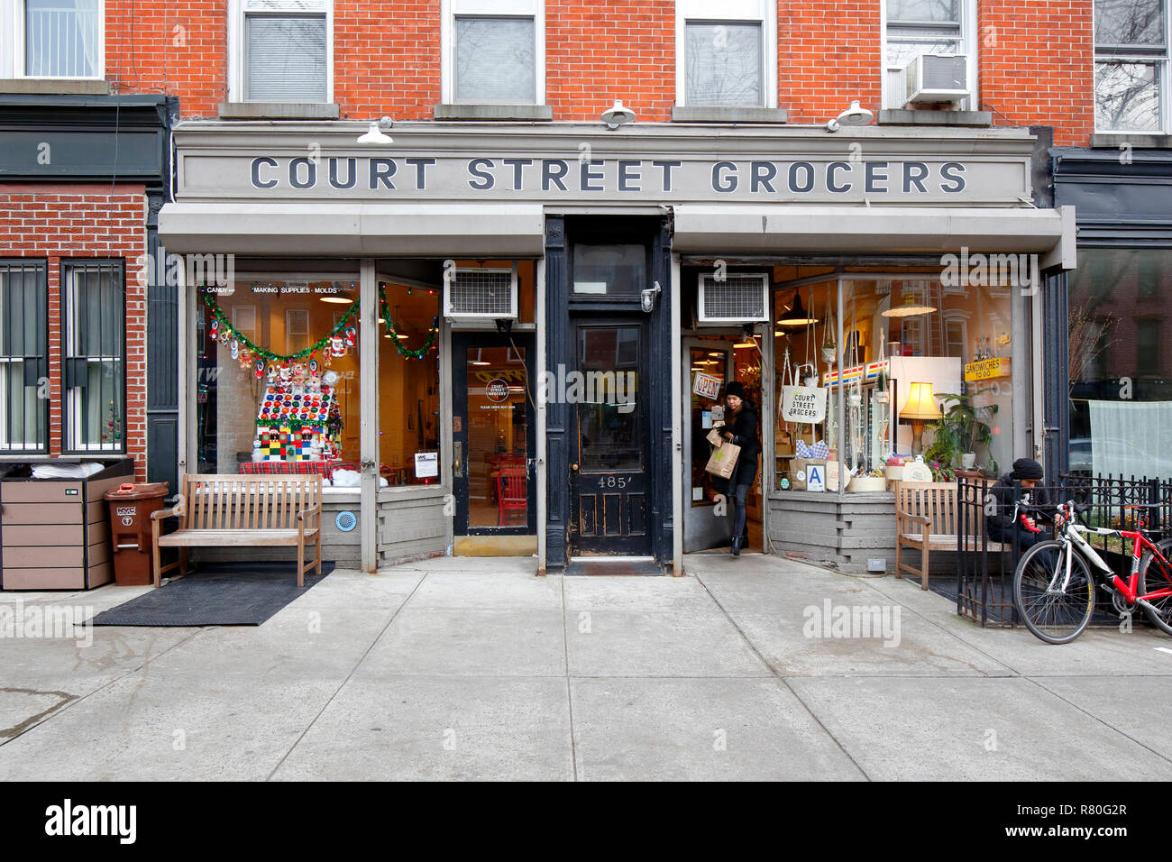 Court Street Grocers, 485 Court St, Brooklyn, NY. exterior of a food grocery shop and eatery in Carroll Gardens Stock Photo