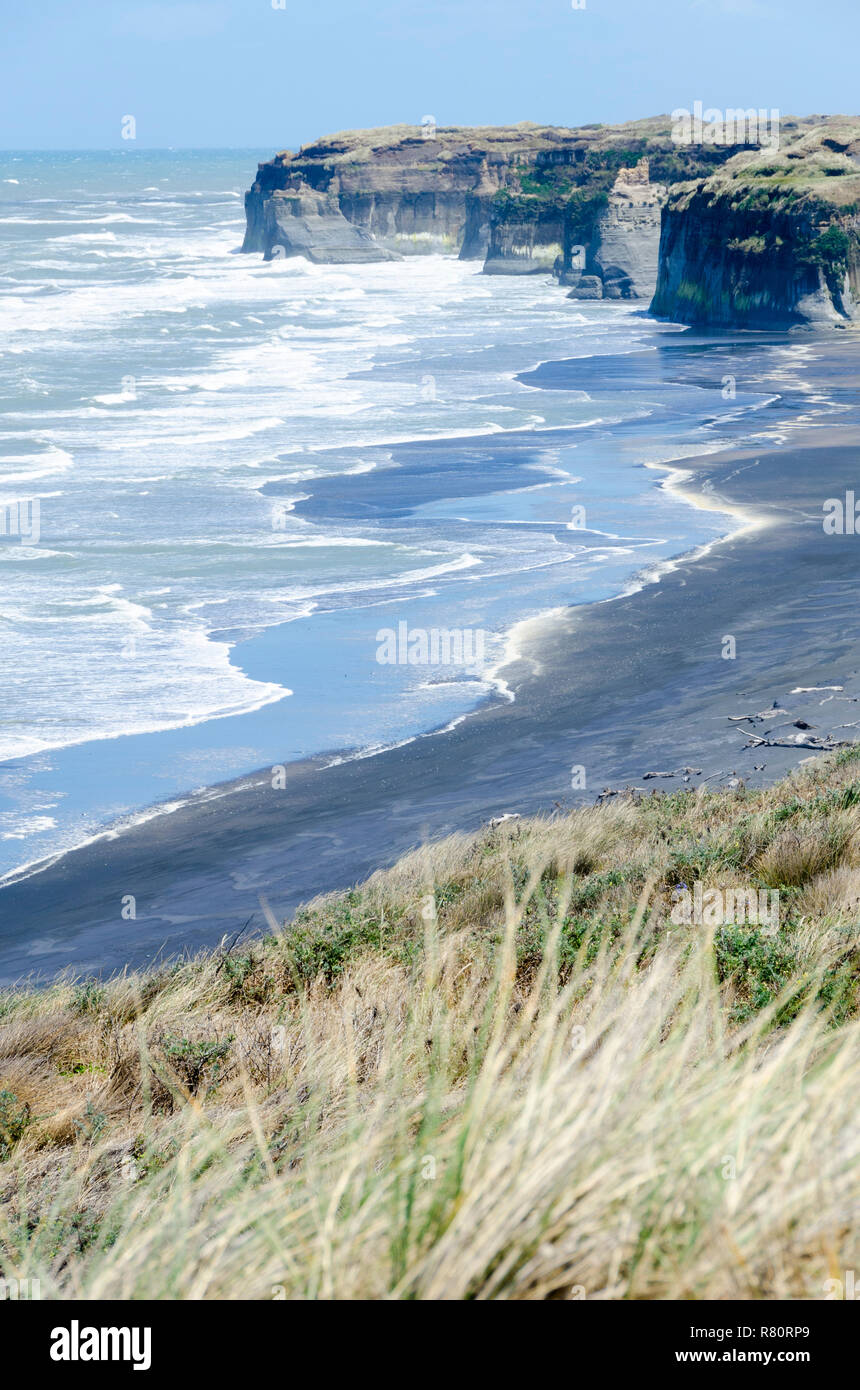 Beach and high cliffs, Patea, Taranaki, North Island, New Zealand Stock Photo Alamy