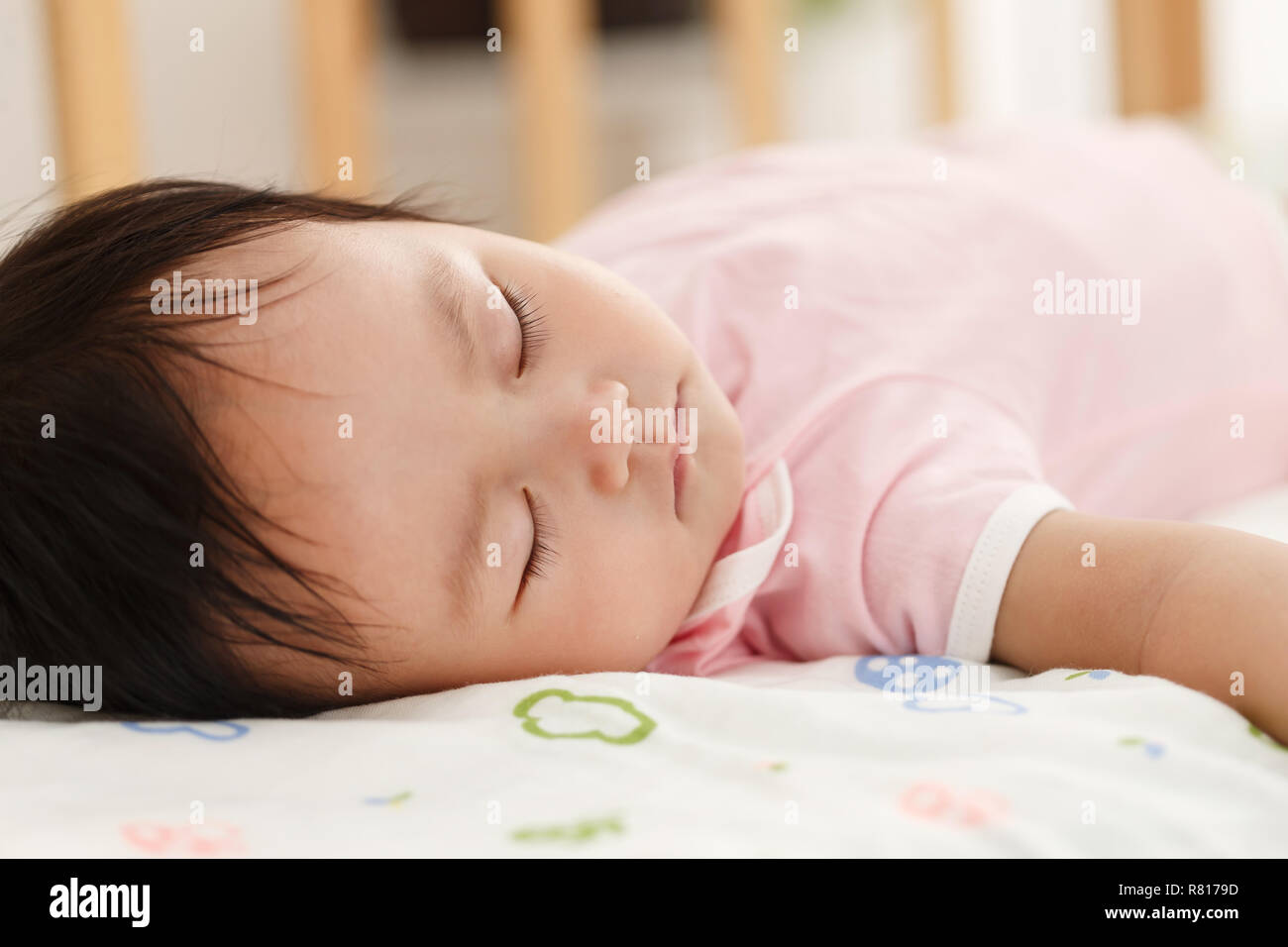 Asian chinese baby girl sleeping hi-res stock photography and images ...