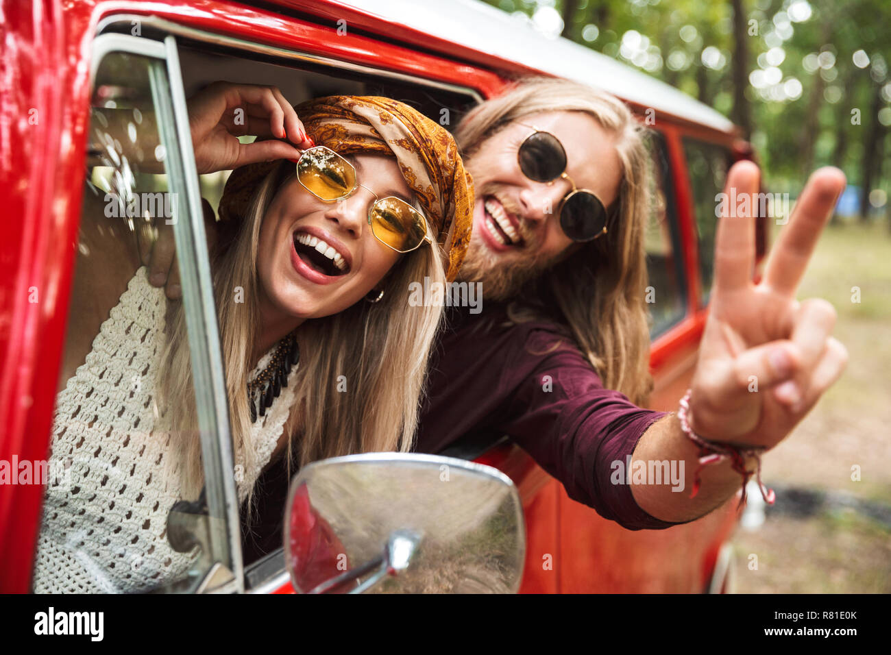 Hippies peace sign hi-res stock photography and images - Alamy