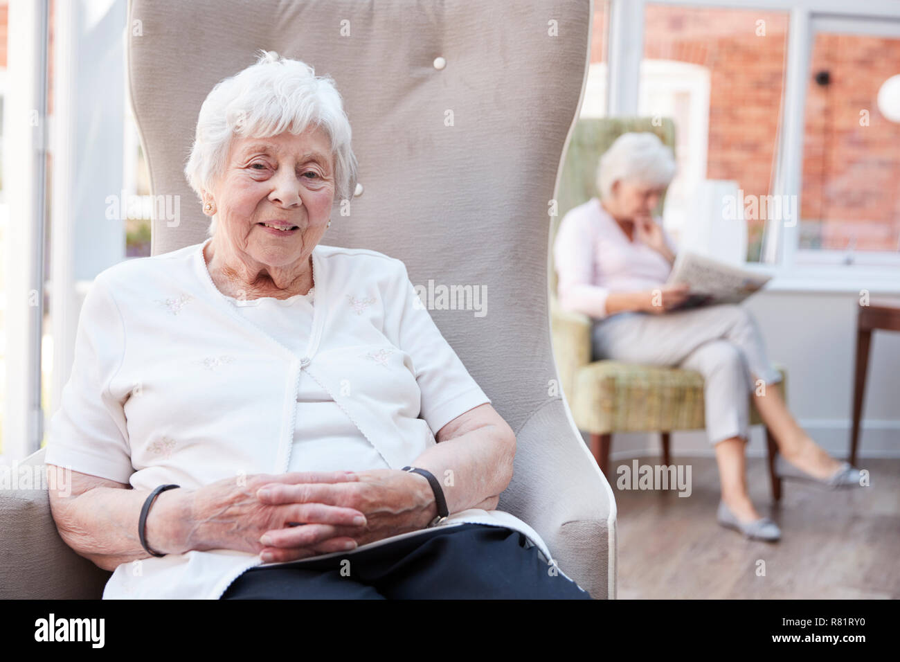 Woman sitting lounge chair hi-res stock photography and images - Alamy