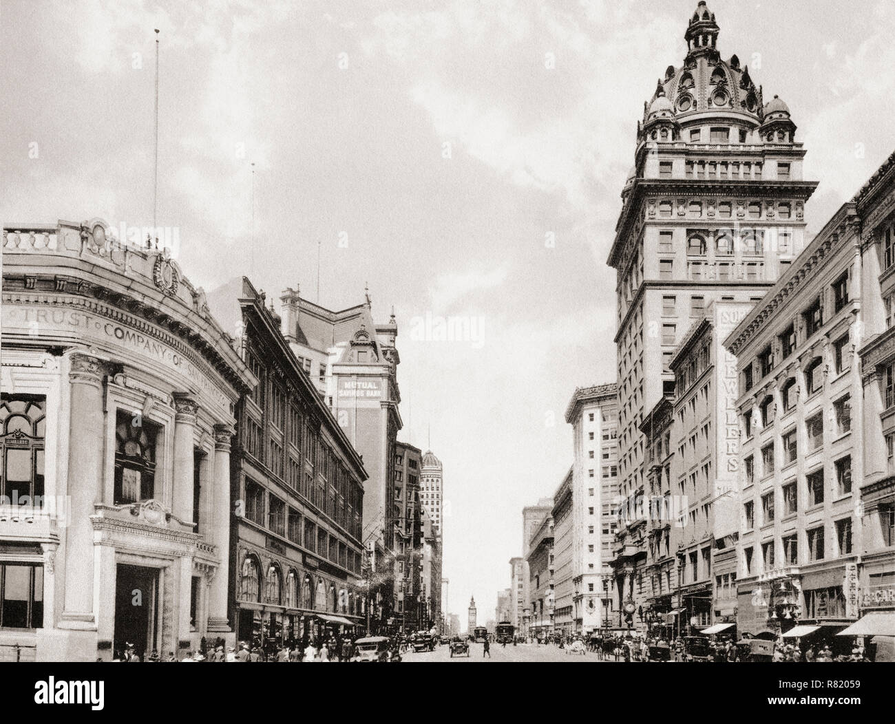 Market Street, San Francisco, California, United States of America. Seen here c.1915 and showing on the right, the Claus Spreckels, Hearst and Monadnock buildings and the Palace Hotel, the Ferry Tower in the centre and the Hobart Building on the left.   From Wonderful California, published 1915. Stock Photo
