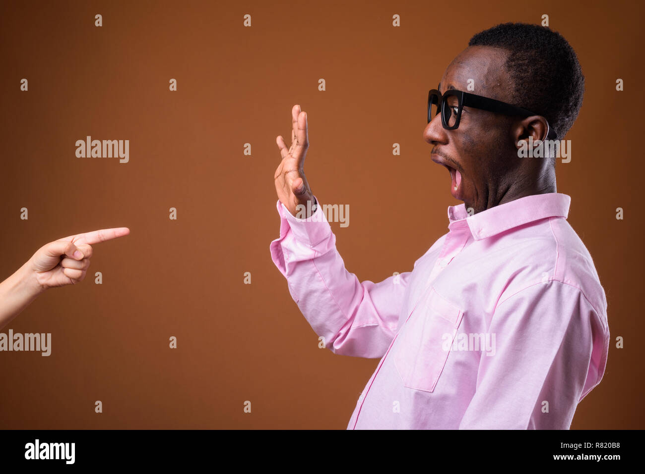 Open finger pointing sign hi-res stock photography and images - Alamy